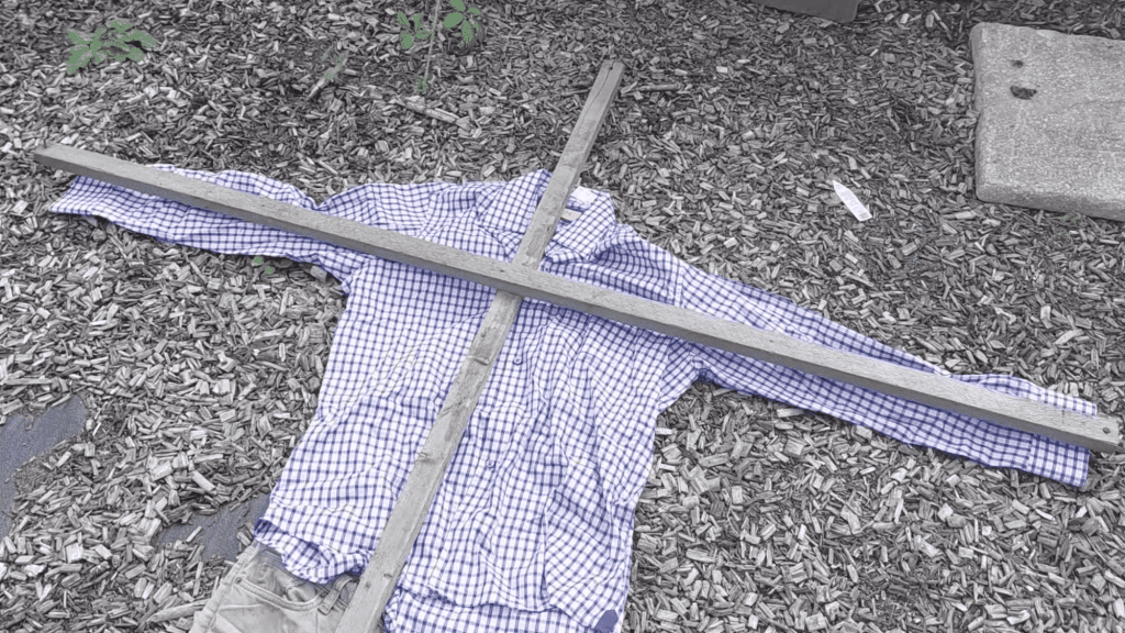 Build the Frame of Scarecrow